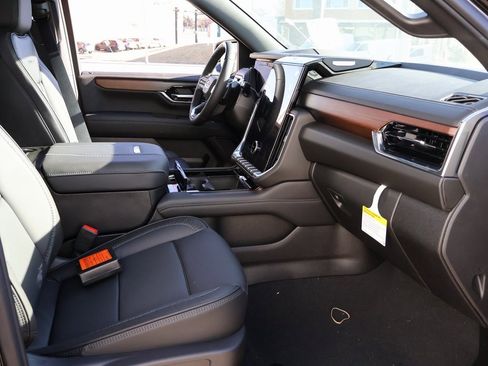 New 2026 GMC Yukon Denali w/ Denali Reserve Package image 7