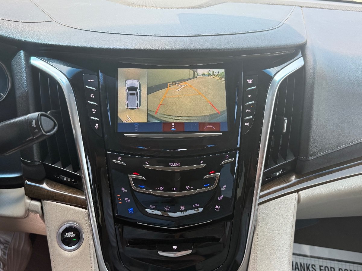 Used 2019 Cadillac Escalade Premium Luxury AWD/4WD image 30
