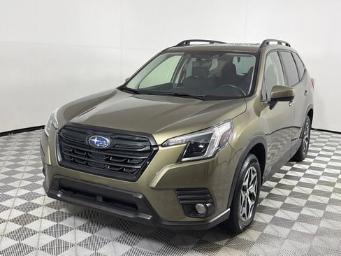 Used 2023 Subaru Forester Premium AWD/4WD image 9