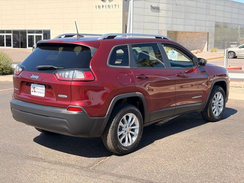 Used 2020 Jeep Cherokee Latitude w/ Cold Weather Group AWD/4WD image 8