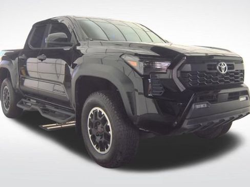 Used 2024 Toyota Tacoma TRD Off-Road AWD/4WD image 8