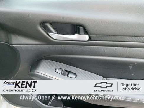 Used 2024 Nissan Altima 2.5 SV image 15