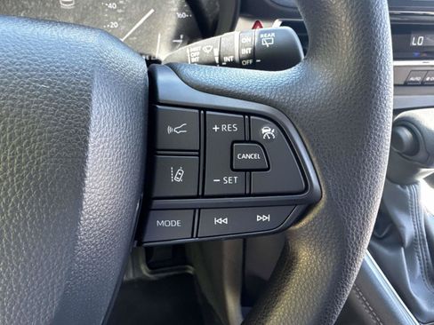 Used 2025 Toyota Sienna LE FWD image 22