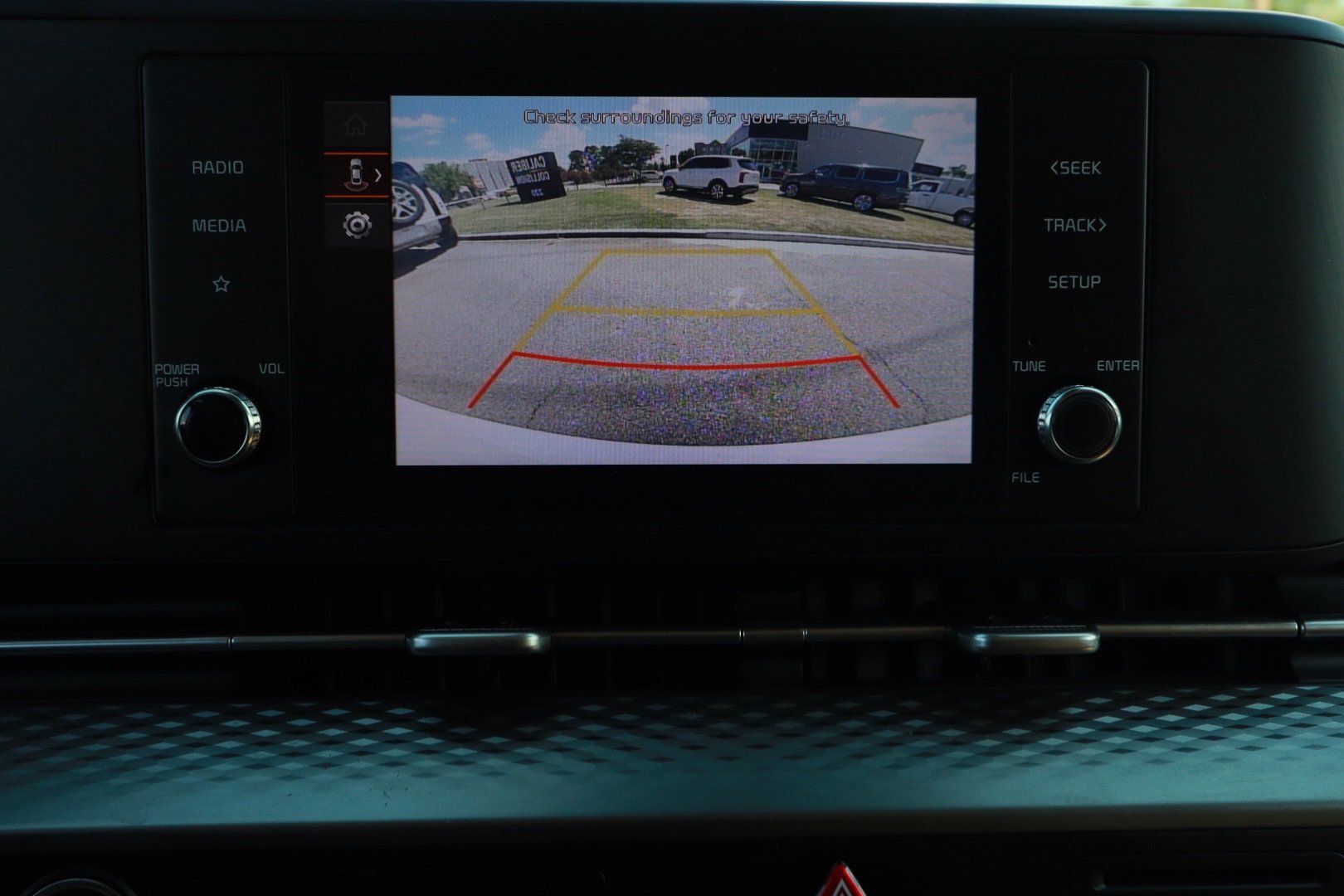 Used 2024 Kia Carnival LX FWD image 15