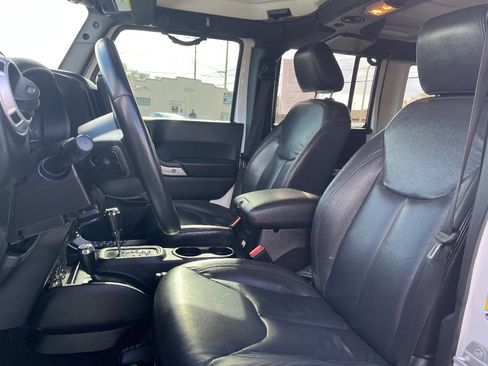 Used 2015 Jeep Wrangler Unlimited Sahara w/ Connectivity Group image 23