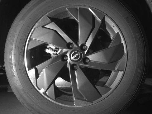 Used 2025 Nissan Rogue SV image 15