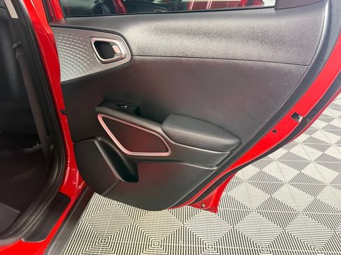 Used 2025 Kia Soul S FWD image 31