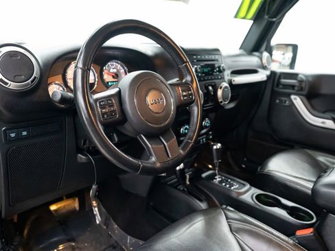 Used 2017 Jeep Wrangler Unlimited Rubicon w/ Connectivity Group AWD/4WD image 22