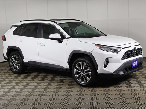Used 2020 Toyota RAV4 XLE Premium FWD image 43