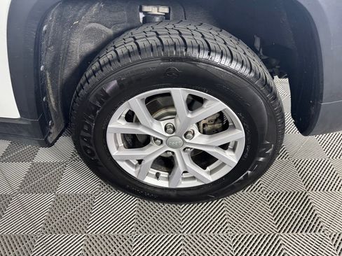 Used 2022 Jeep Grand Cherokee Limited AWD/4WD image 39
