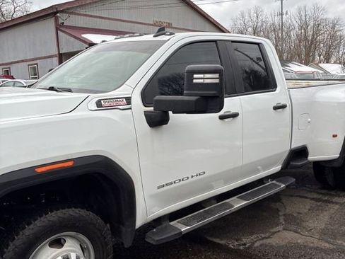 Used 2023 GMC Sierra 3500 Pro w/ Convenience Package image 2