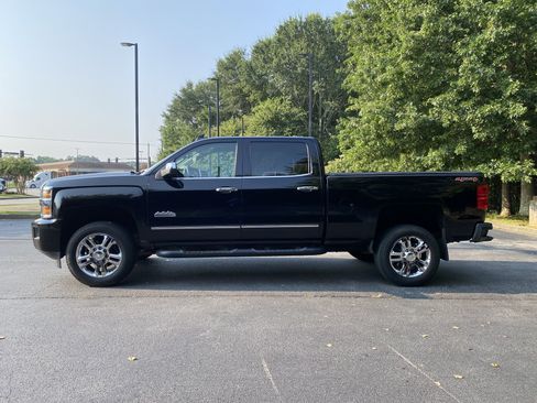 Used 2017 Chevrolet Silverado 2500 High Country w/ Snow Plow Prep Package AWD/4WD image 6