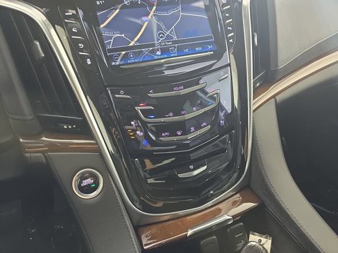 Used 2020 Cadillac Escalade Premium Luxury AWD/4WD image 28