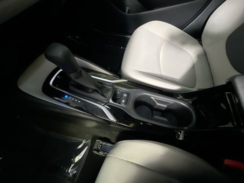 Used 2021 Toyota Corolla LE FWD image 24