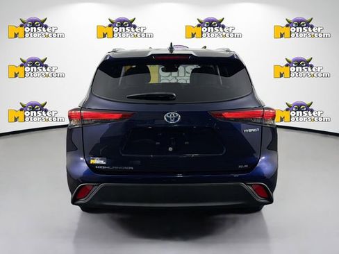 Used 2021 Toyota Highlander XLE image 6