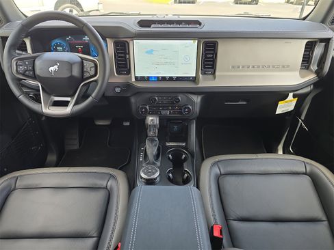 New 2025 Ford Bronco Outer Banks w/ Sasquatch Package image 8