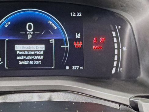 Used 2025 Toyota Camry SE FWD image 14
