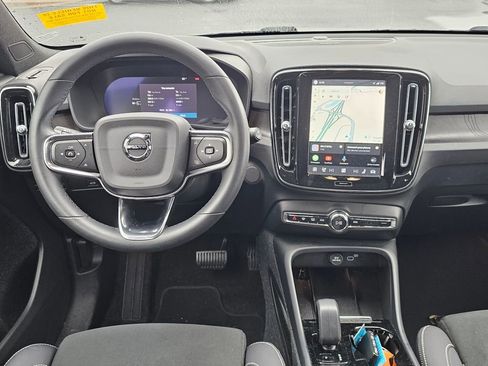Used 2023 Volvo XC40 Recharge Ultimate AWD/4WD image 2
