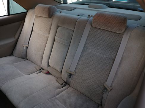 Used 2004 Toyota Camry LE image 8