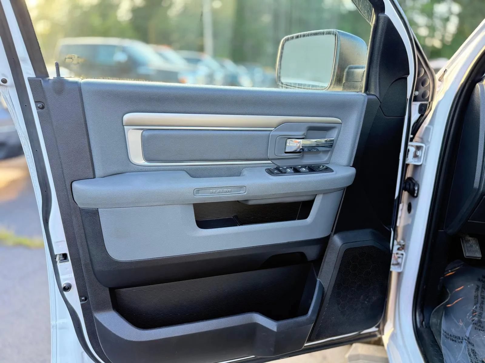 Used 2016 RAM 1500 Classic SLT AWD/4WD image 10