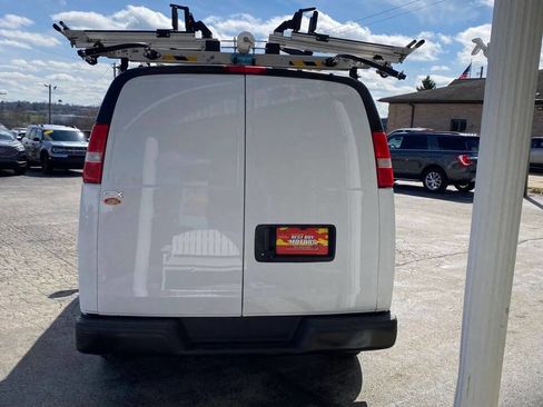 Used 2018 Chevrolet Express 2500 w/ Driver Convenience Package RWD image 4