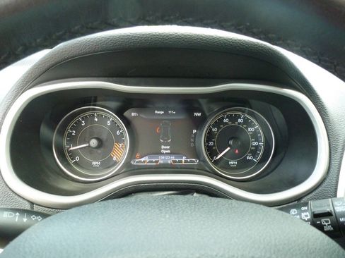 Used 2014 Jeep Cherokee Trailhawk AWD/4WD image 24