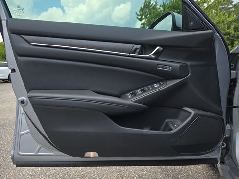 Used 2021 Honda Accord Touring image 26