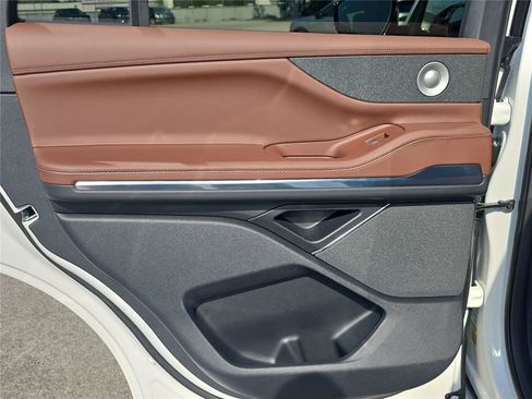 New 2026 Lincoln Navigator Reserve image 9