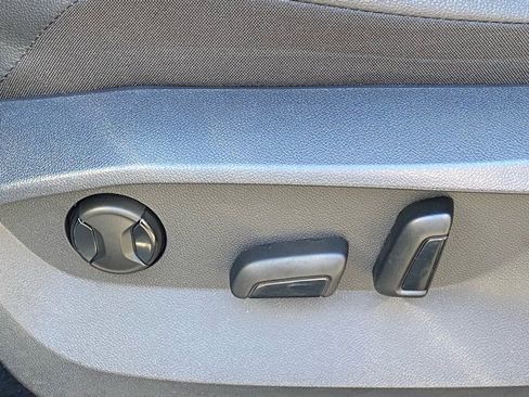 Certified 2022 Volkswagen Tiguan SE w/ Panoramic Sunroof Package image 10