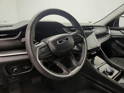 Used 2024 Jeep Grand Cherokee Laredo RWD image 18