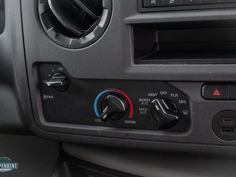Used 2022 Ford E-450 and Econoline 450 Super Duty image 13