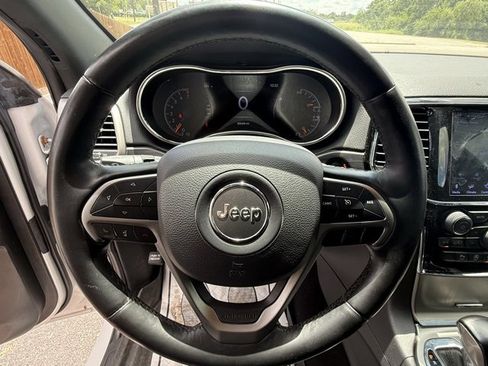 Used 2020 Jeep Grand Cherokee Altitude image 14