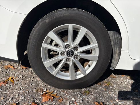 Used 2025 Toyota Camry LE image 29