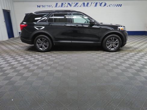 Used 2024 Ford Explorer XLT w/ XLT Sport Appearance Package AWD/4WD image 2