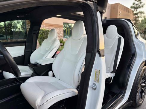 Used 2016 Tesla Model X 90D image 29