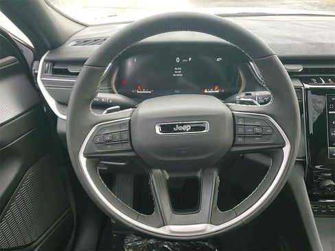 New 2025 Jeep Grand Cherokee Altitude image 27