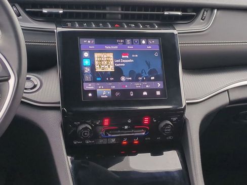 Used 2023 Jeep Grand Cherokee Altitude image 33