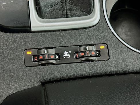 Used 2015 Toyota Highlander Limited Platinum image 26