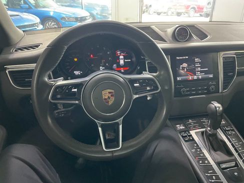 Used 2017 Porsche Macan image 34