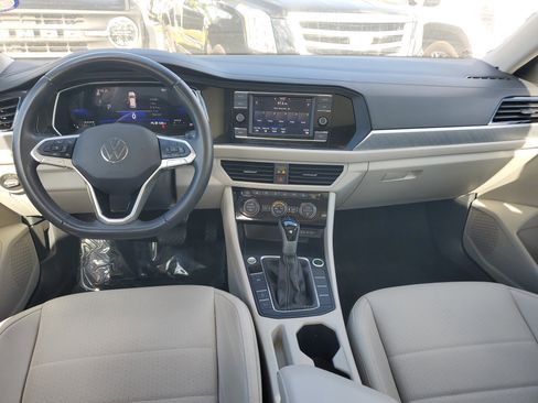 Used 2023 Volkswagen Jetta SE w/ Panoramic Sunroof Package image 15