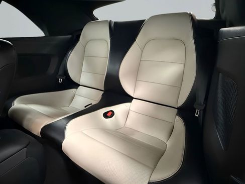 Used 2022 Ford Mustang Premium image 18