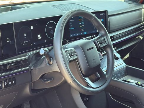 Used 2025 Hyundai Santa Fe Calligraphy image 9