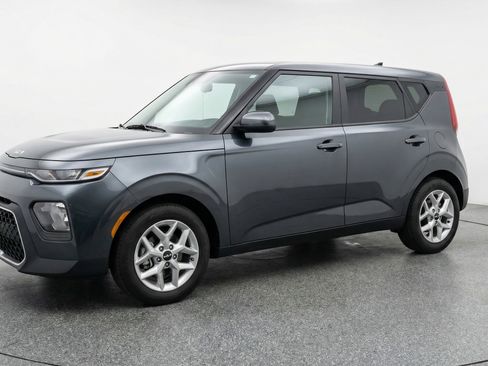 Used 2025 Kia Soul LX w/ LX Technology Package FWD image 3