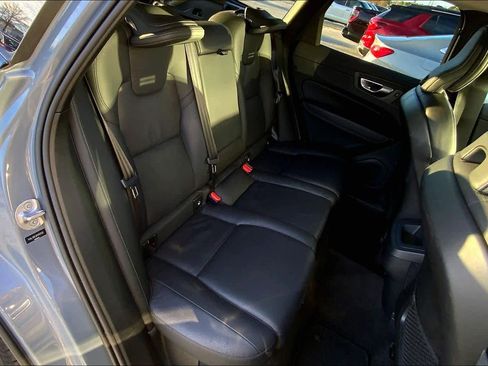 Used 2024 Volvo XC60 B5 Plus image 19