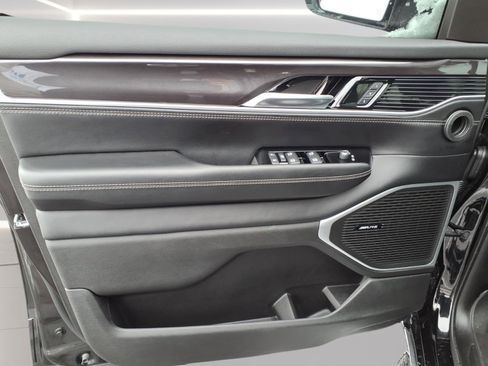 Used 2023 Jeep Wagoneer 4WD w/ Premium Group I image 12