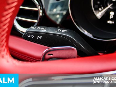 Used 2023 Bentley Bentayga image 31