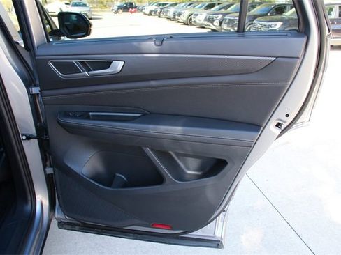 Certified 2025 Volkswagen Atlas Cross Sport SEL R-Line image 31