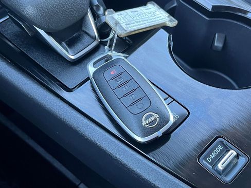 Used 2025 Nissan Rogue SV FWD image 21