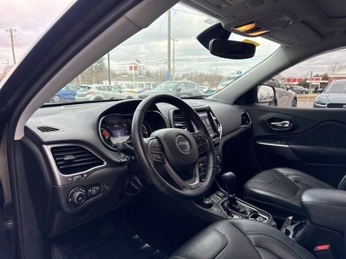 Used 2019 Jeep Cherokee Limited image 9