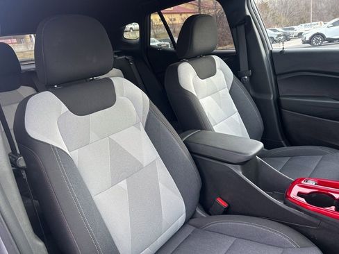 Used 2024 Chevrolet Trax RS w/ Driver Confidence Package image 39